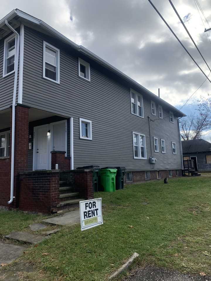 535 E Oxford St - Photo 2 of 10