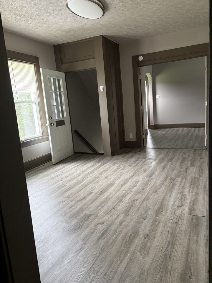 535 E Oxford St - Photo 4 of 10