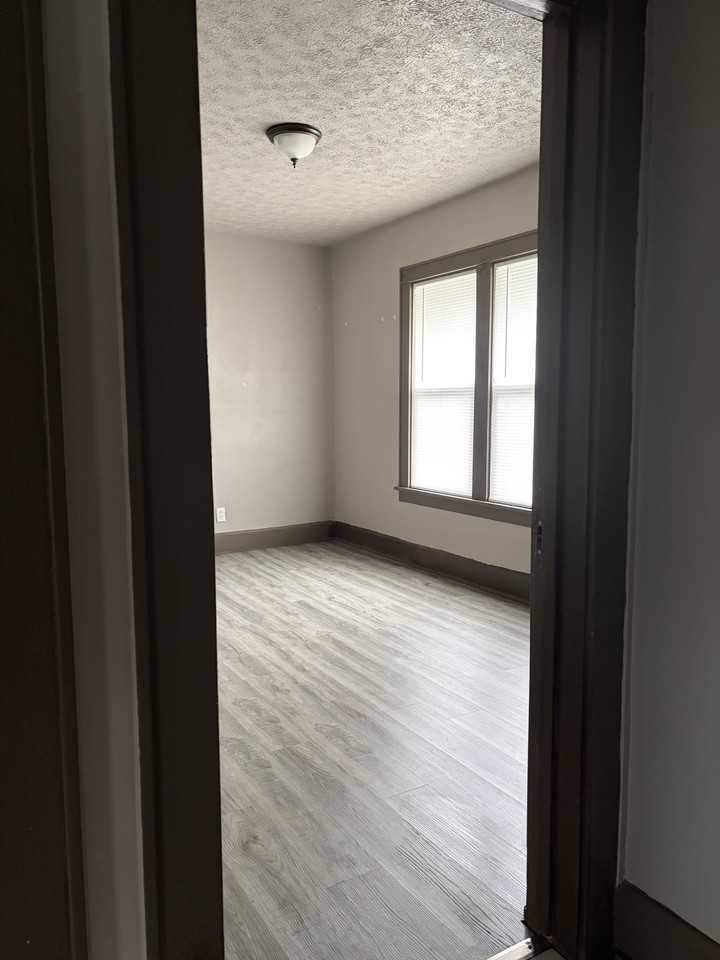 535 E Oxford St - Photo 5 of 10