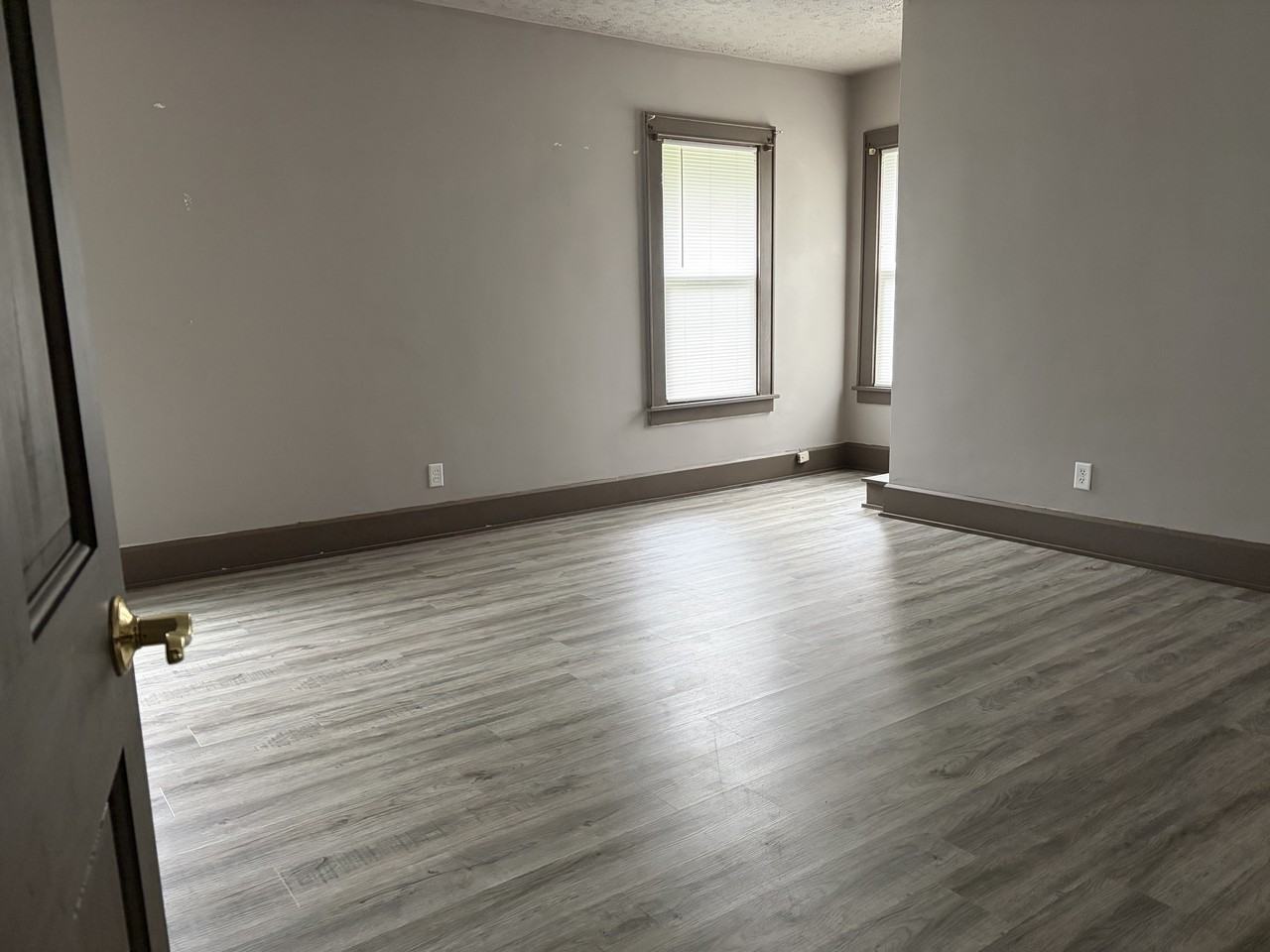 535 E Oxford St - Photo 6 of 10