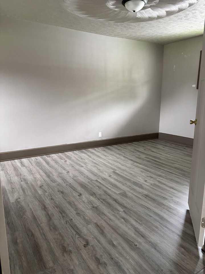 535 E Oxford St - Photo 7 of 10