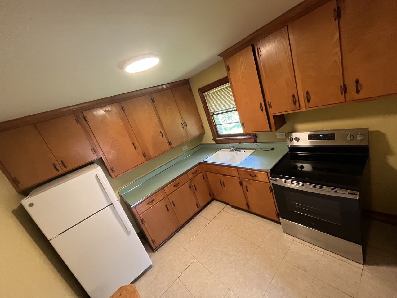 2408 Sunset Rd #NA - Photo 3 of 9