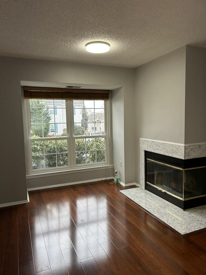 305 Reading Cir #305 - Photo 2 of 15