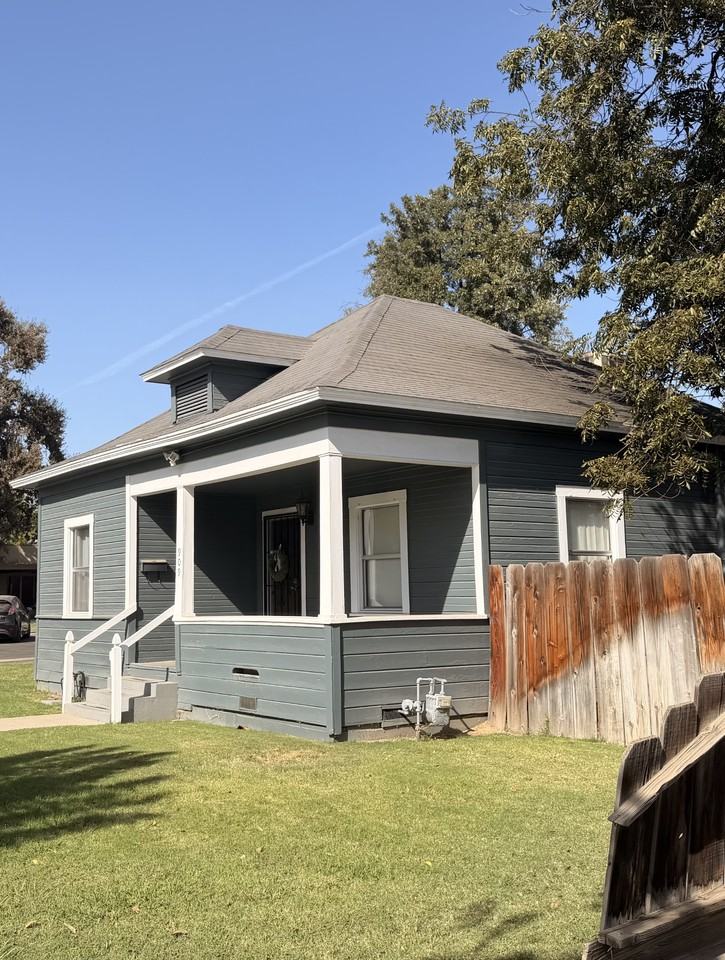 909 N Irwin St #NA - Photo 4 of 4