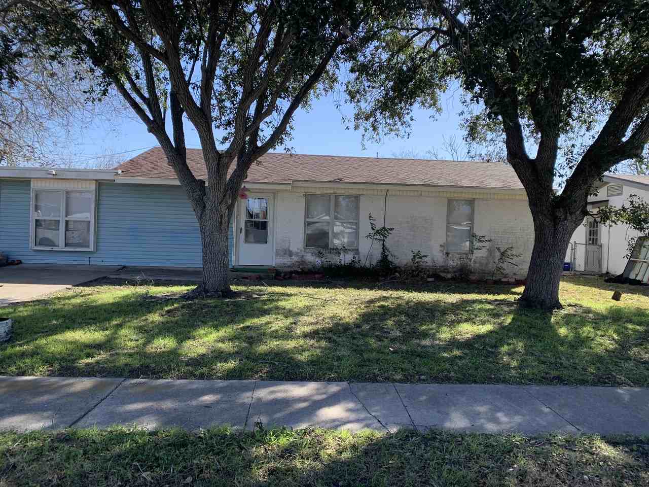 1606 Sprucewood Dr #NA - Photo 2 of 11