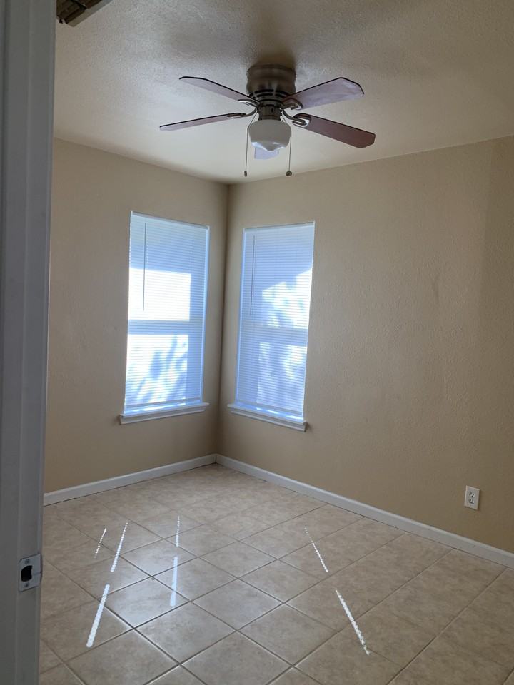 1606 Sprucewood Dr #NA - Photo 7 of 11