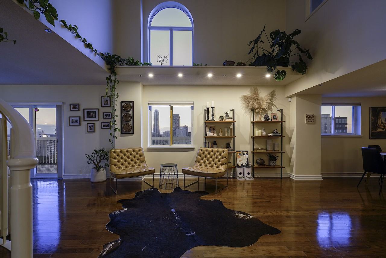 10130 Hudson House - Photo 2 of 41