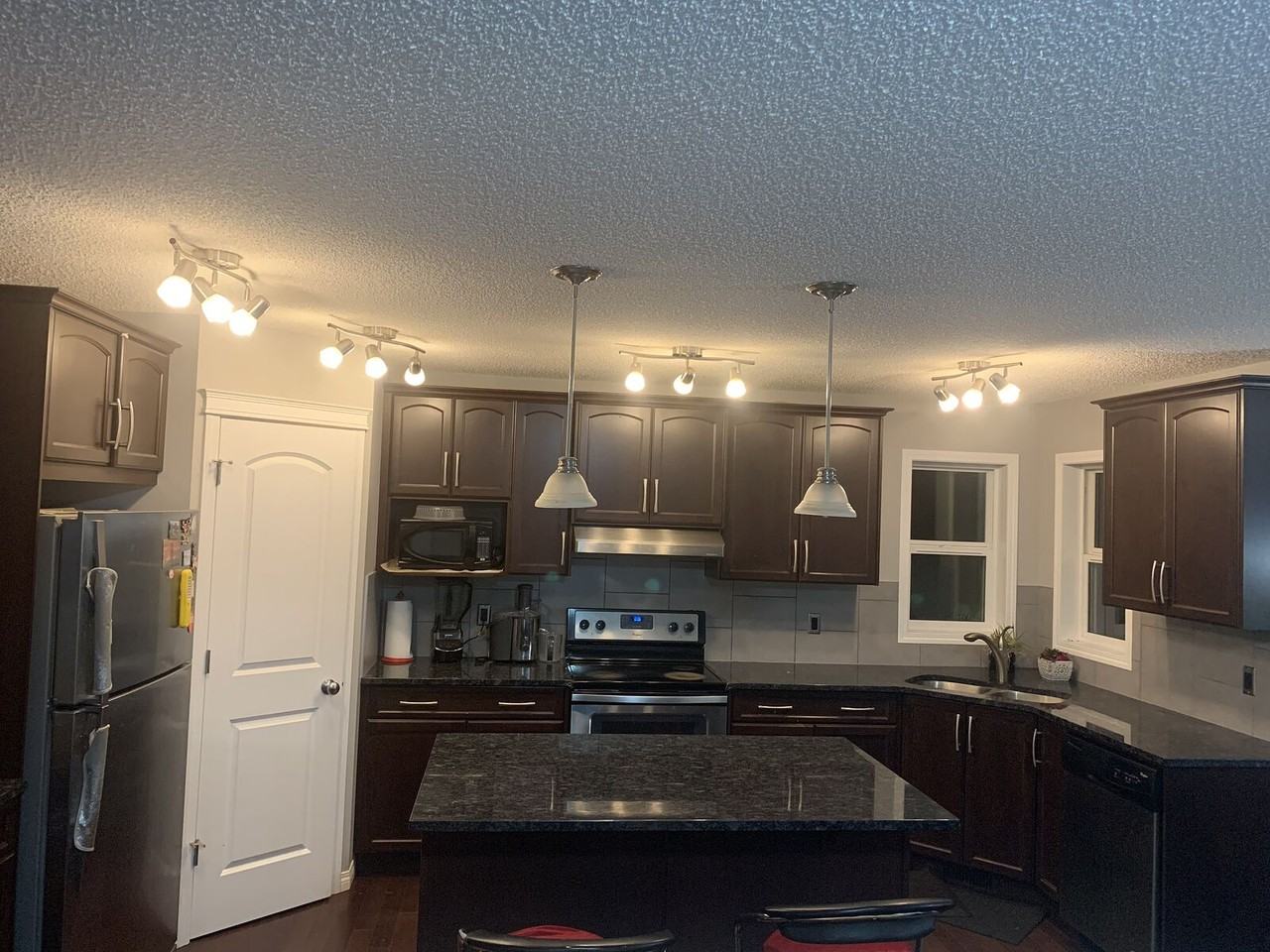 157 Walden Cres Se - Photo 2 of 9