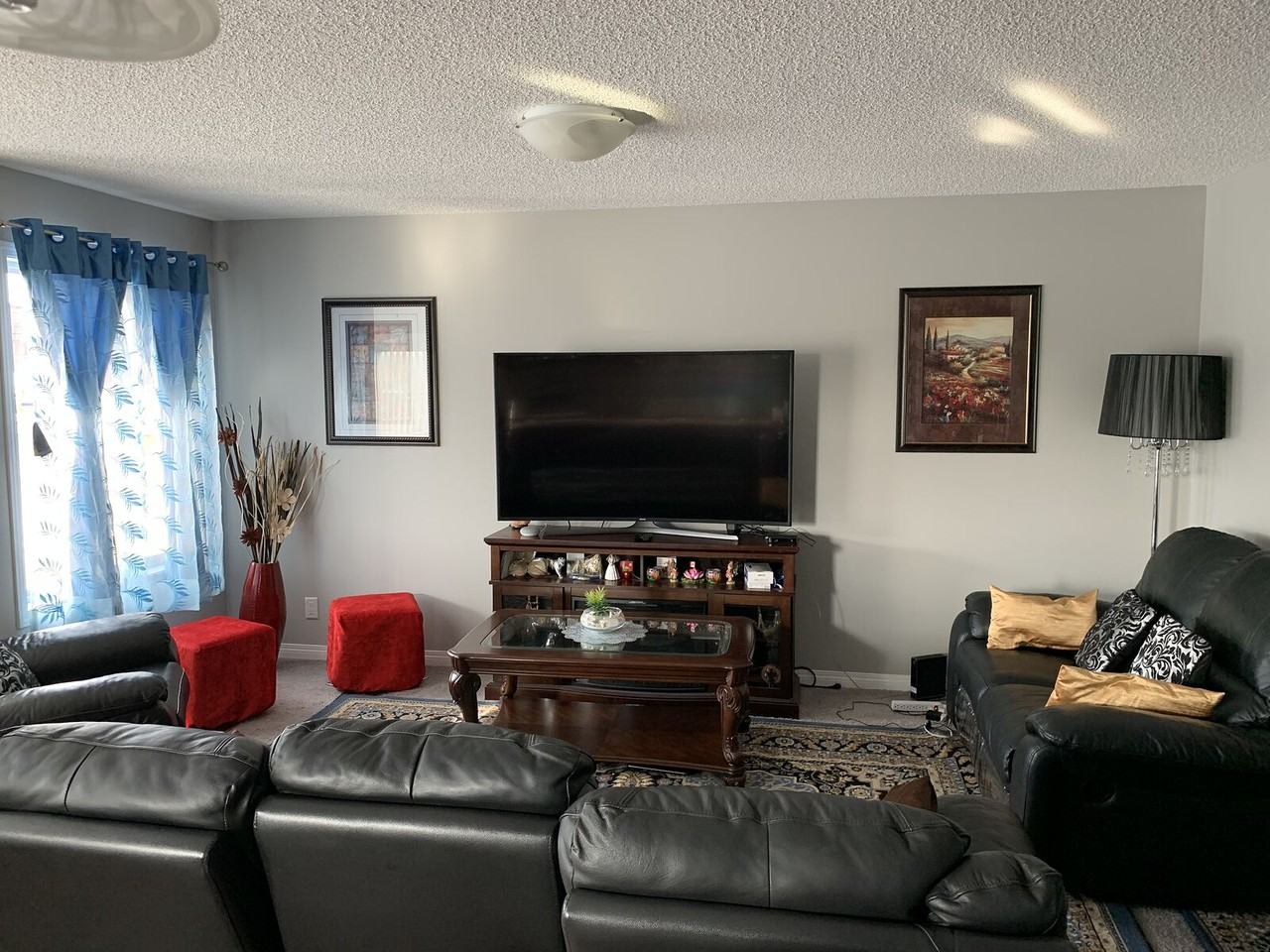 157 Walden Cres Se - Photo 3 of 9
