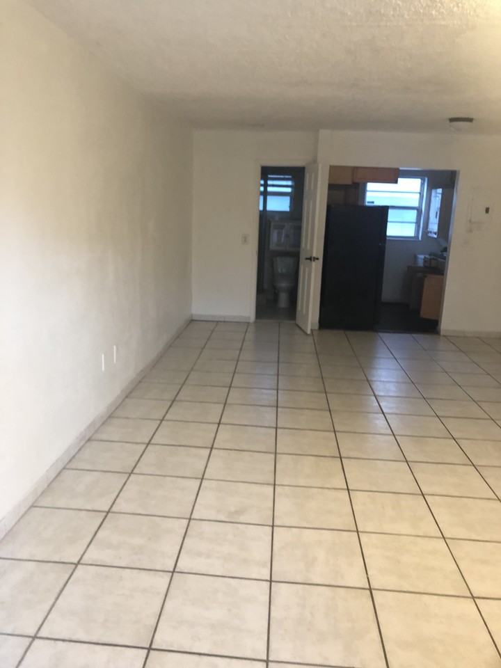 220 Meridian Ave #10 - Photo 2 of 10