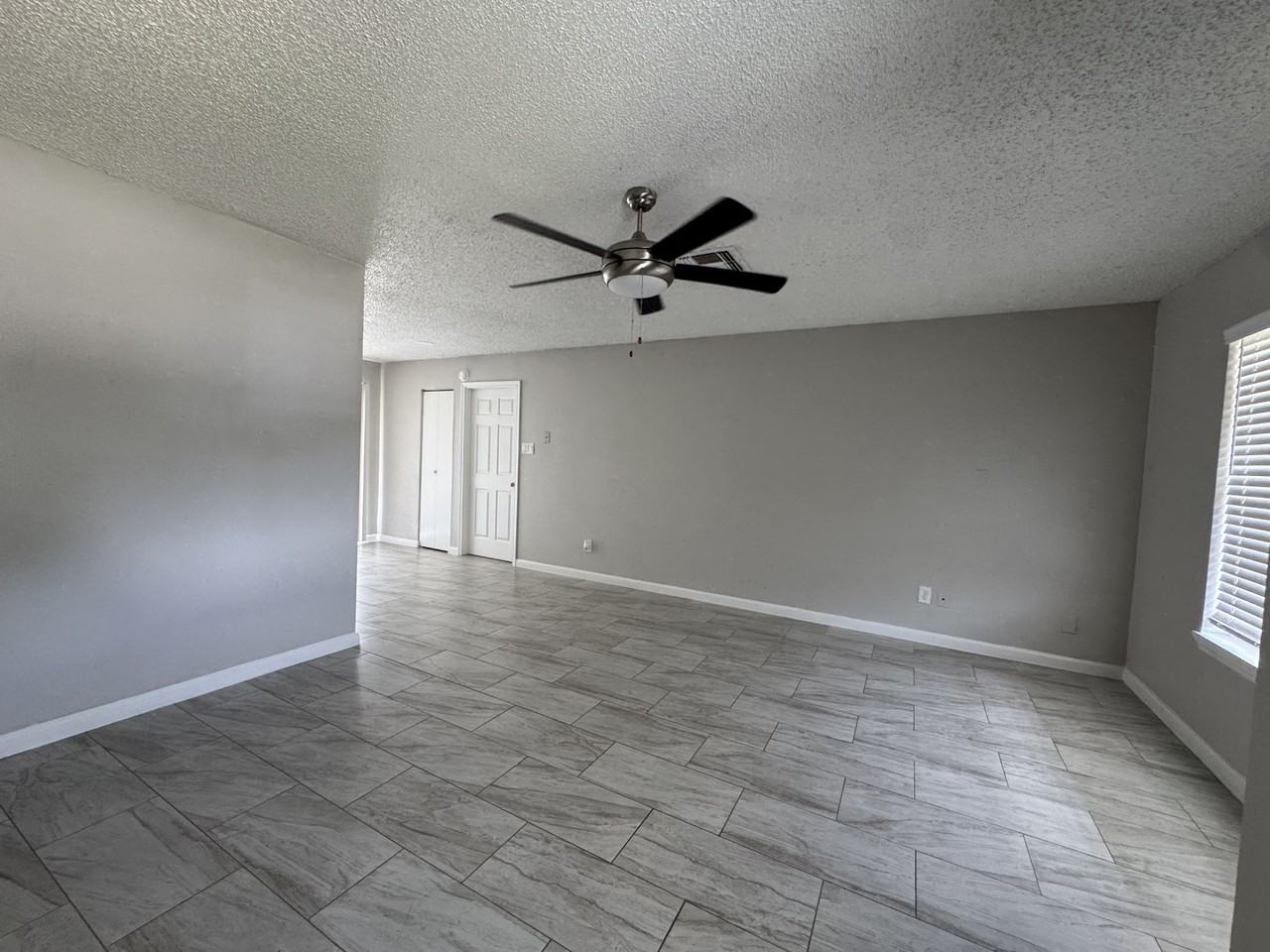 5923 Cliff Rock Dr #NA - Photo 3 of 8
