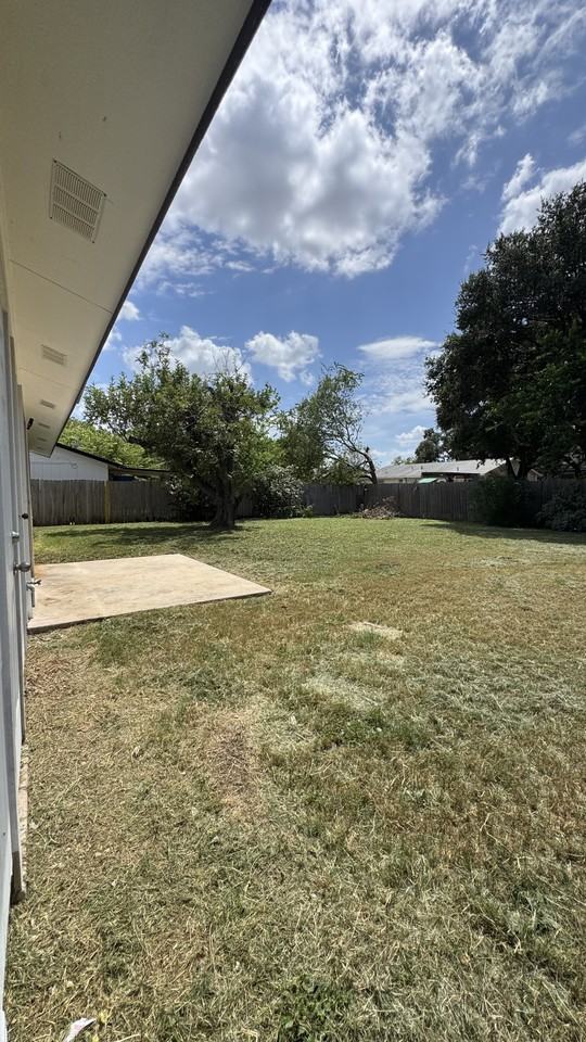 5923 Cliff Rock Dr #NA - Photo 5 of 8