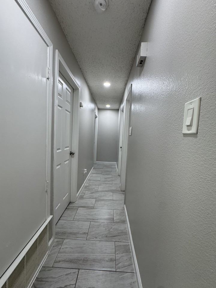 5923 Cliff Rock Dr #NA - Photo 7 of 8
