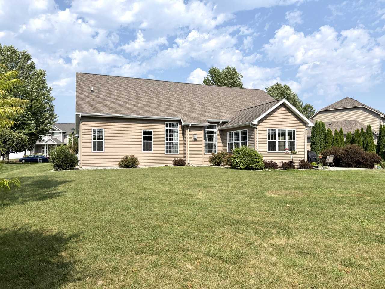 2701 E Glenhurst Ln #NA - Photo 2 of 27