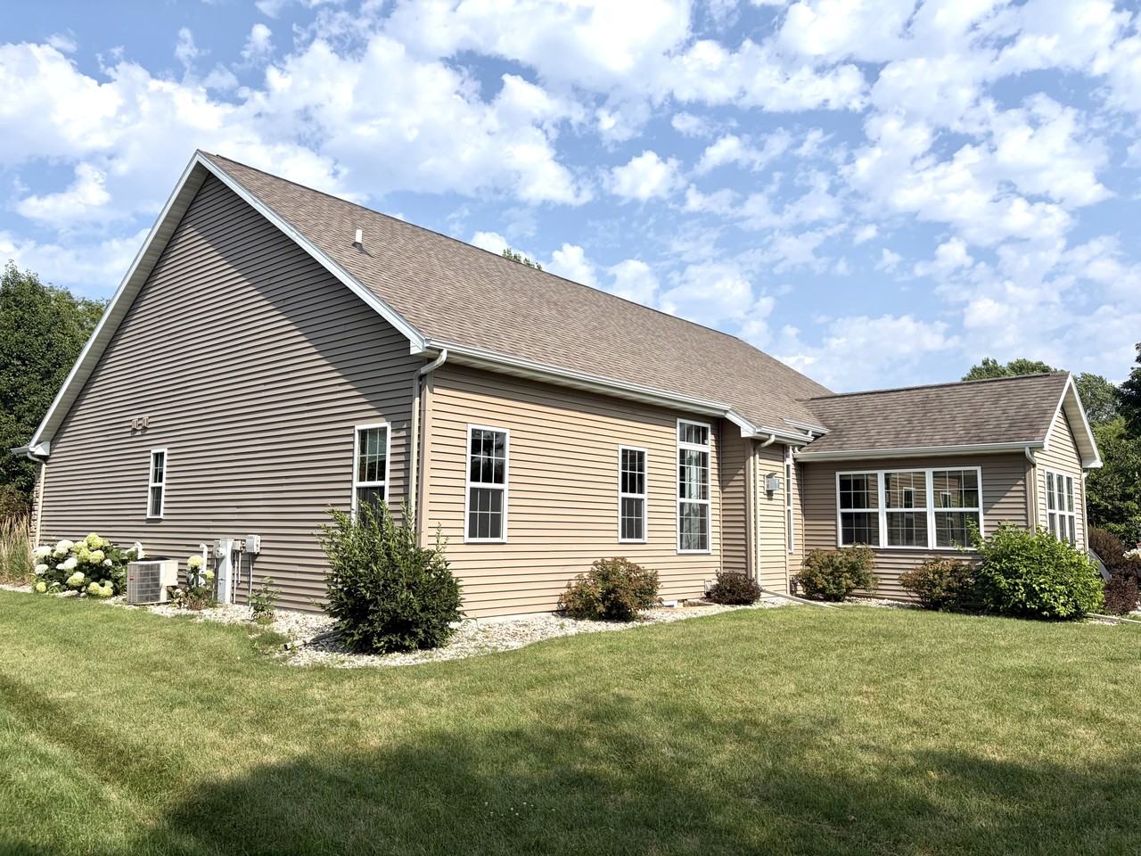 2701 E Glenhurst Ln #NA - Photo 3 of 27
