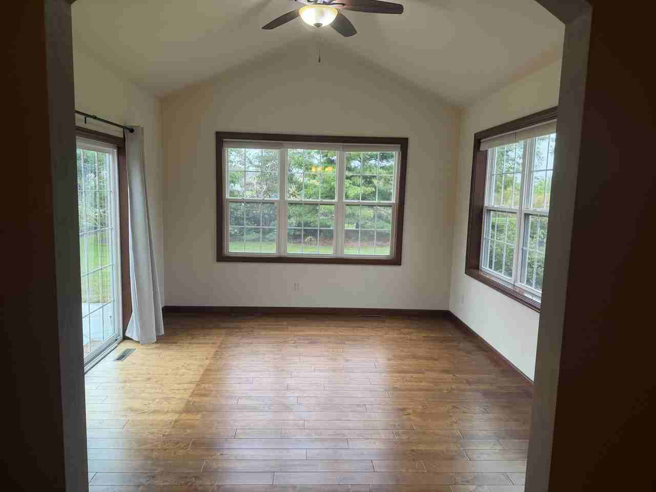 2701 E Glenhurst Ln #NA - Photo 4 of 27