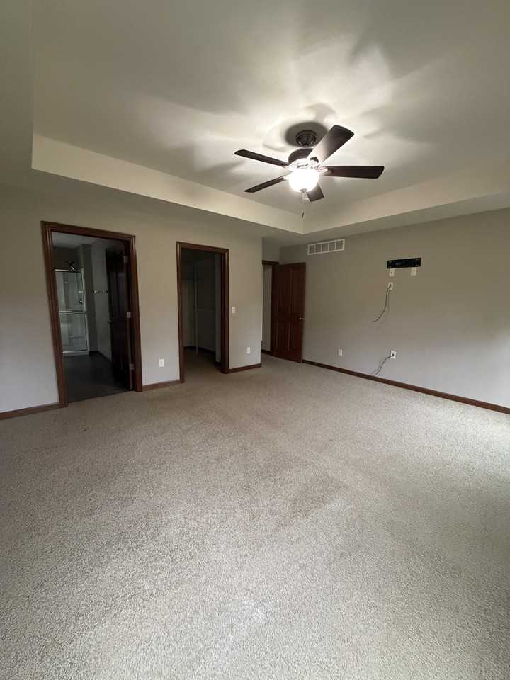 2701 E Glenhurst Ln #NA - Photo 5 of 27
