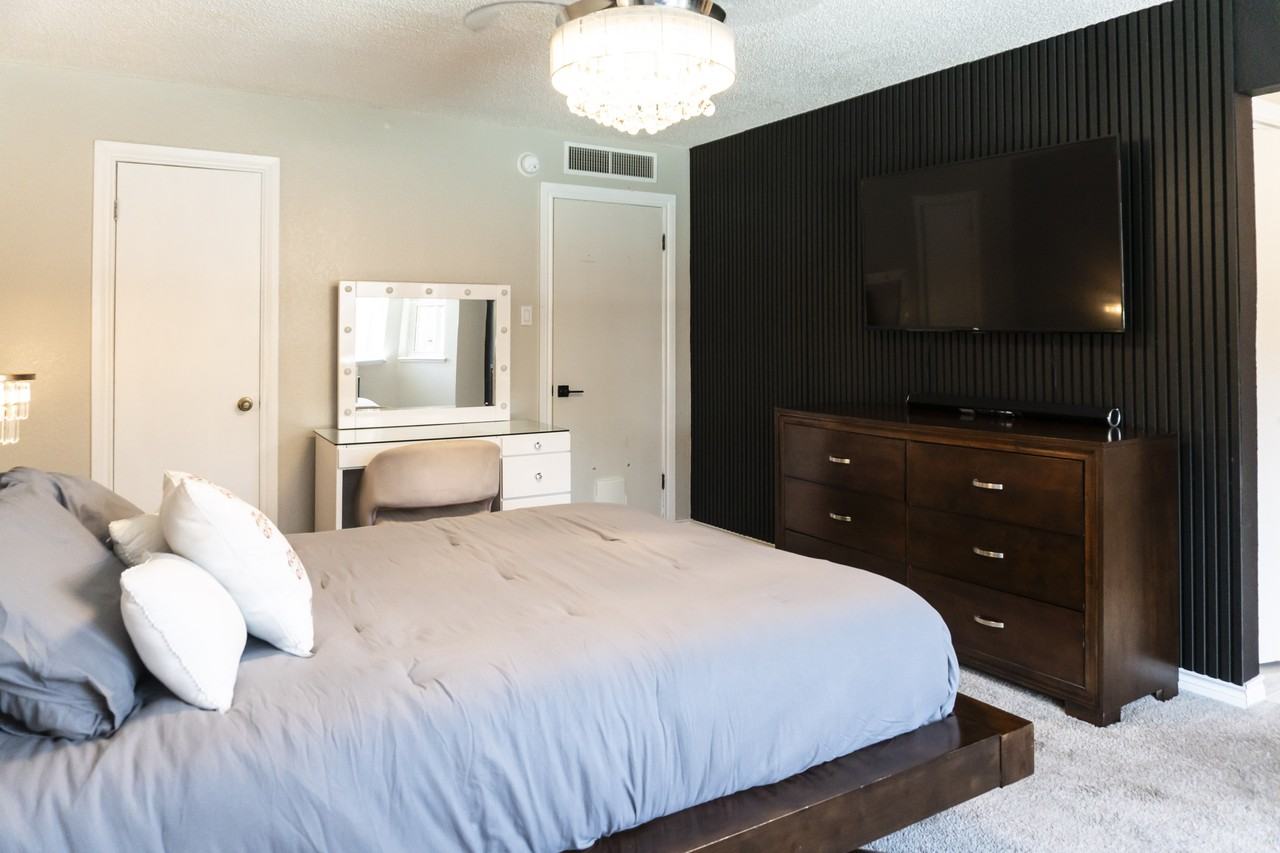 6932 Orizaba Ave #NA - Photo 7 of 37