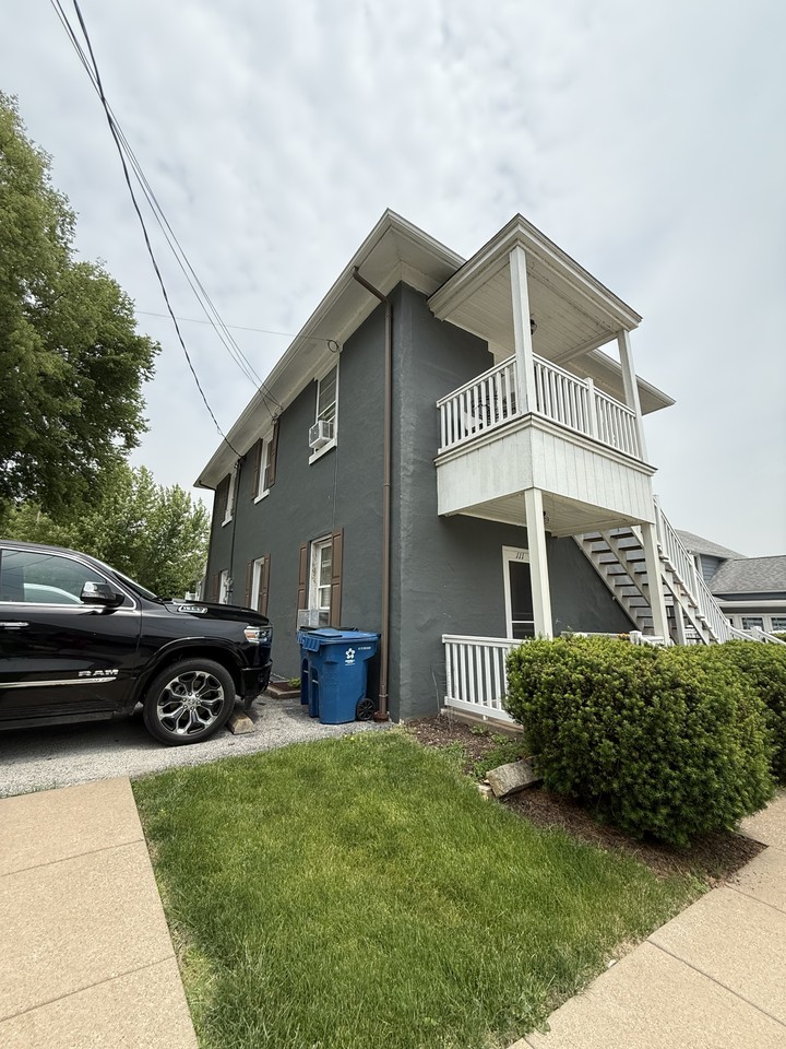111 Ewing St - Photo 2 of 17