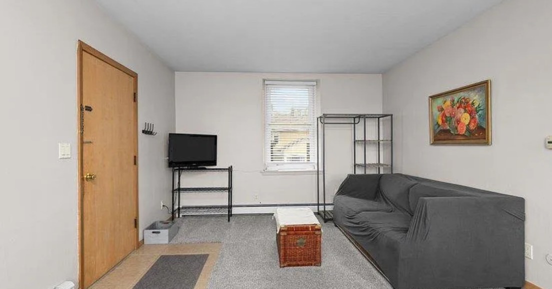 111 Ewing St - Photo 3 of 17