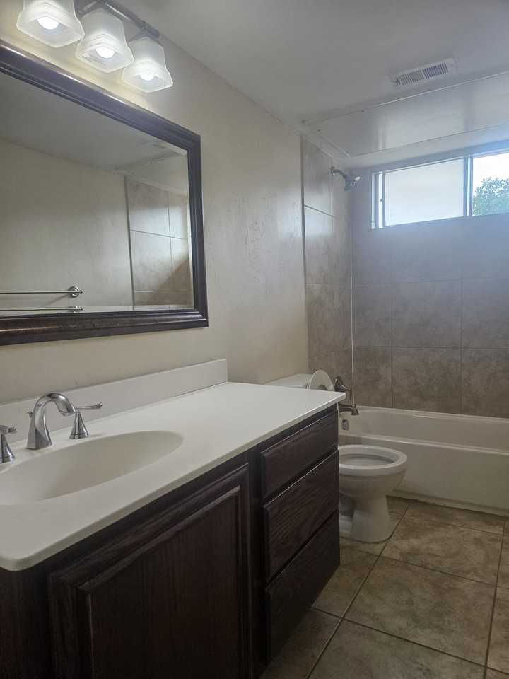 4308 Westminster Dr #4308 - Photo 2 of 13