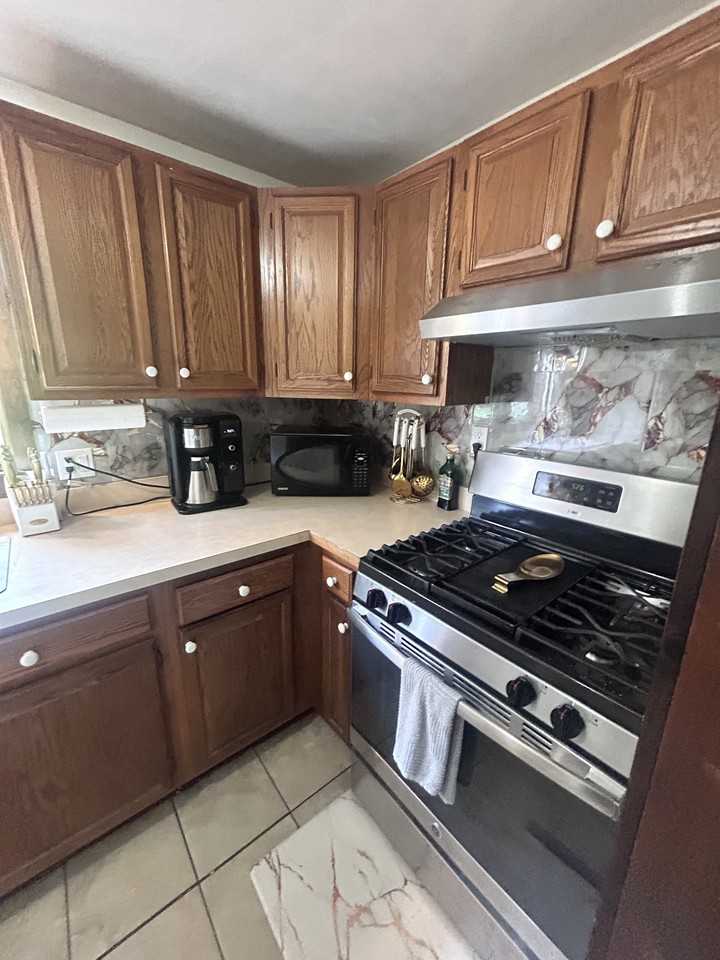 489 Woodward Ave #2ndFL - Photo 4 of 12