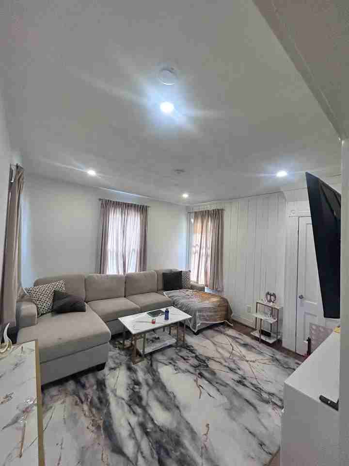 489 Woodward Ave #2ndFL - Photo 7 of 12