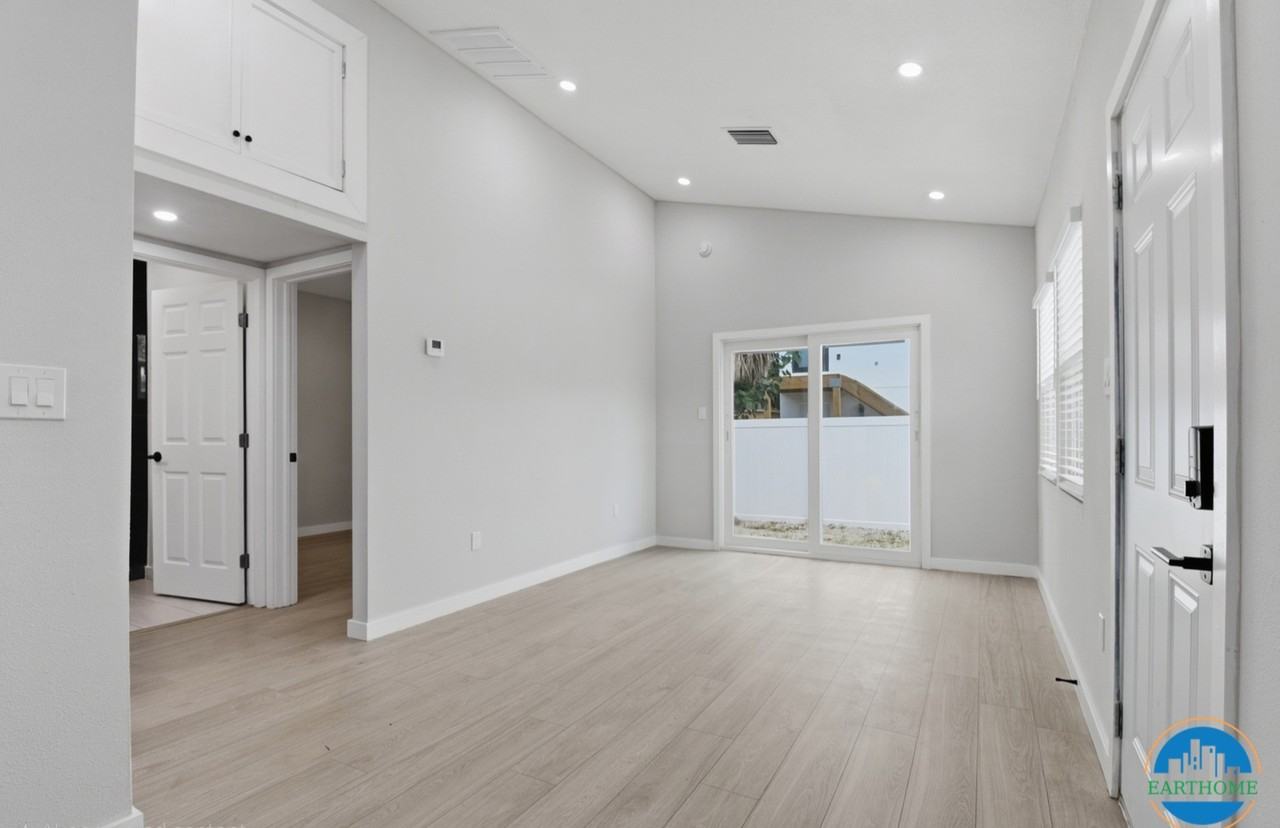 932 11th Ave S #B - Photo 6 of 29