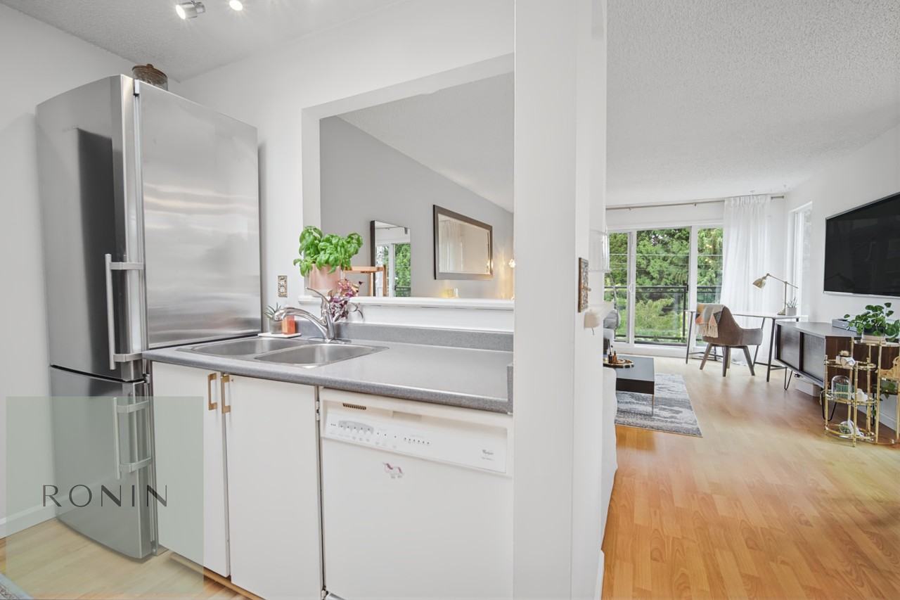 659 East 8th Avenue #306 - Photo 6 of 27