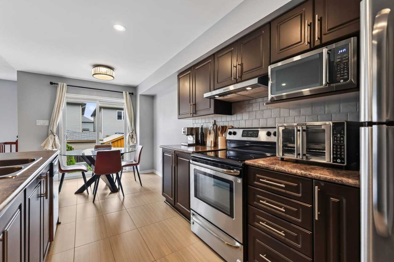 326 Laguna St - Photo 4 of 20