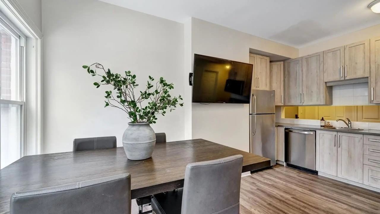 84 Russell Ave - Photo 3 of 7