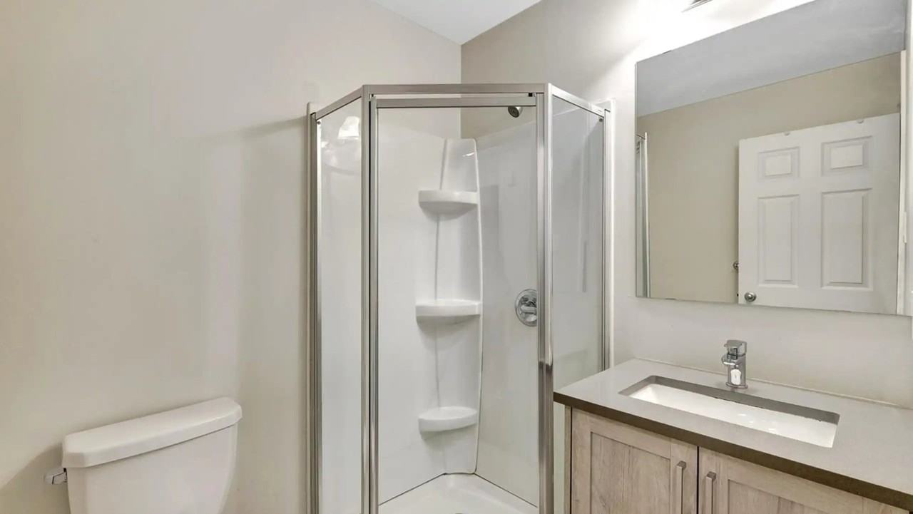 84 Russell Ave - Photo 5 of 7