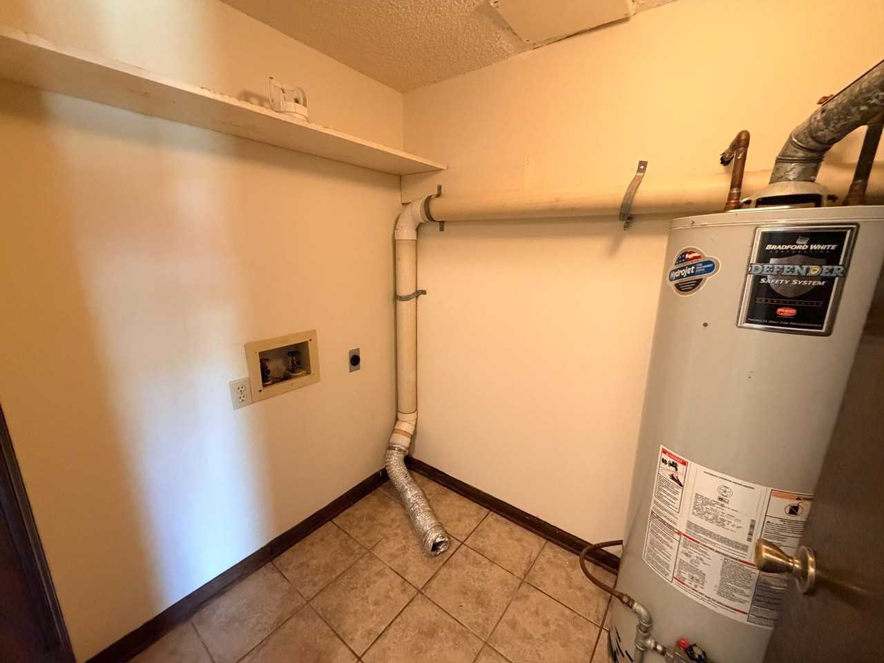 2714 Tyndall Dr - Photo 4 of 13