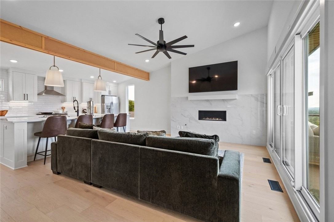 1694 E Acacia Xing - Photo 4 of 26