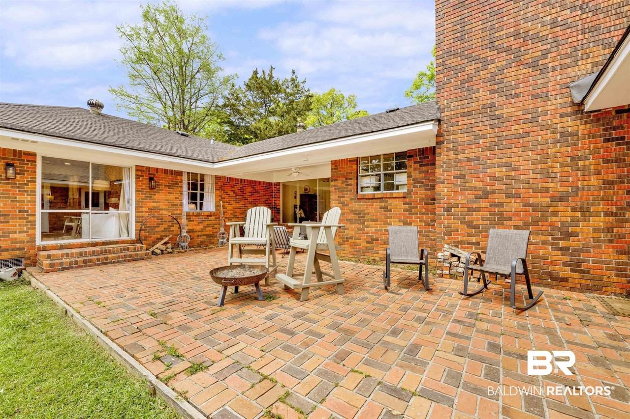 8960 Morphy Ave - Photo 6 of 33