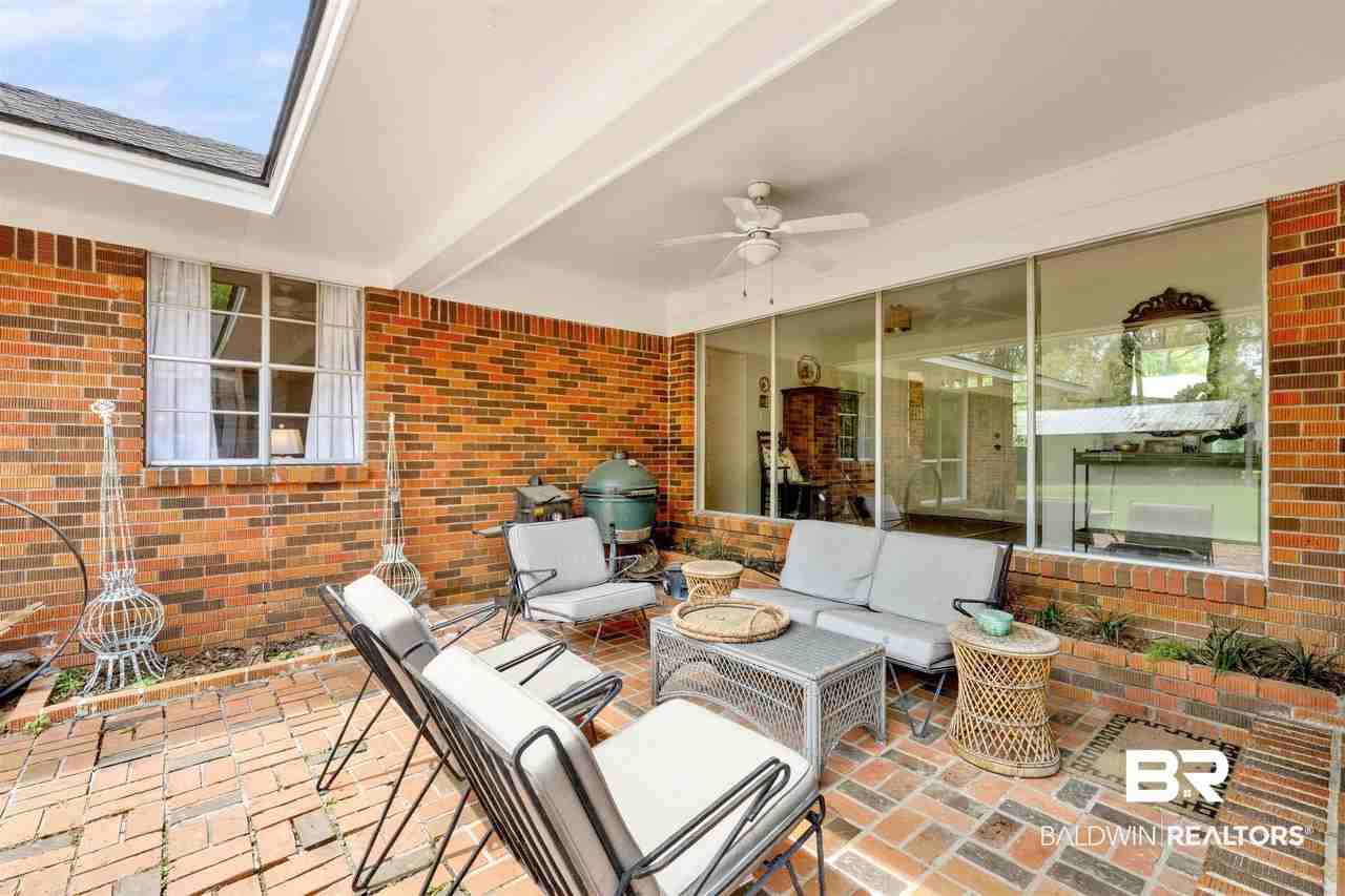 8960 Morphy Ave - Photo 7 of 33