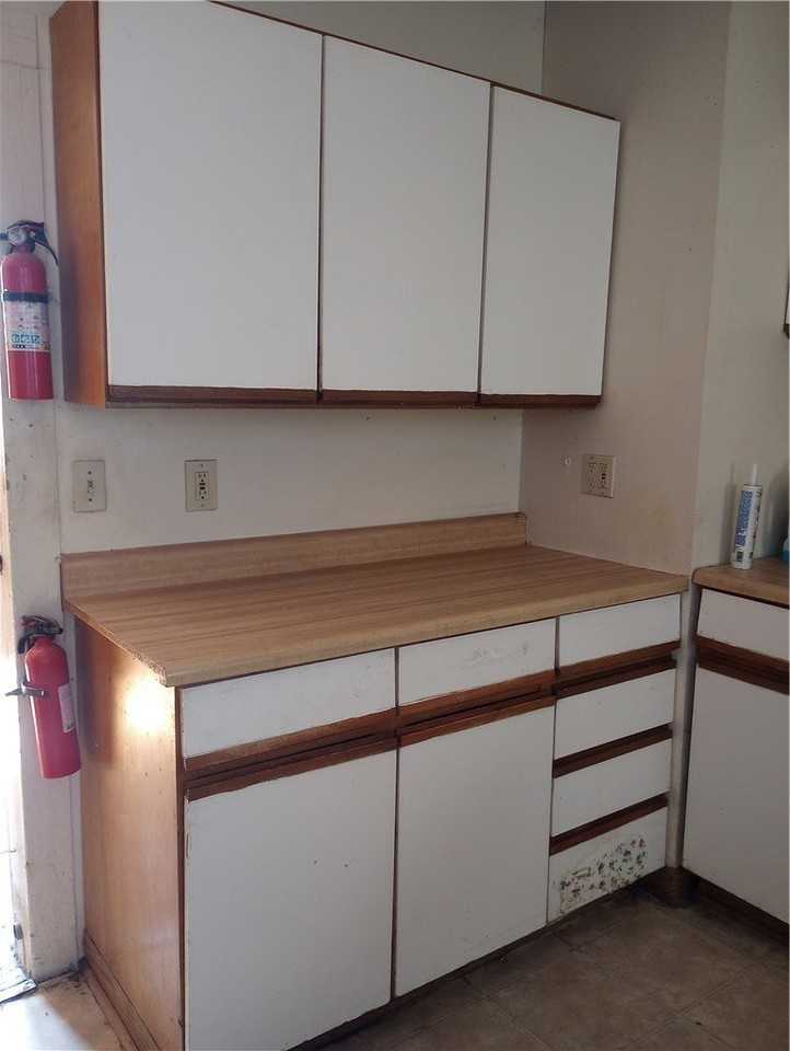 81 Maple St - Photo 3 of 19