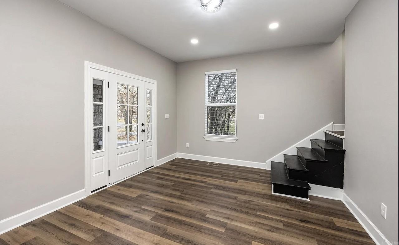1105 W 24th St - Photo 3 of 20