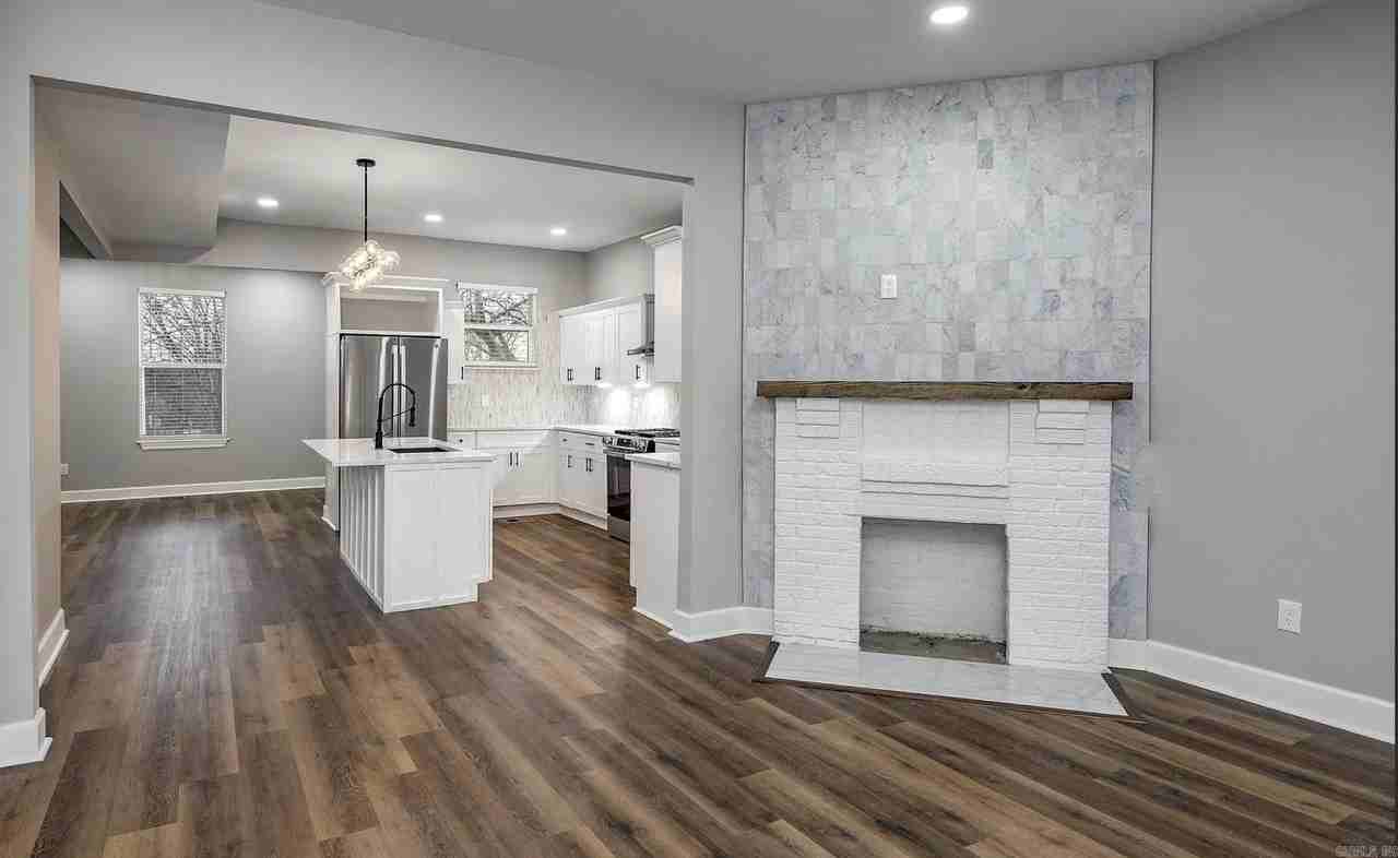 1105 W 24th St - Photo 7 of 20