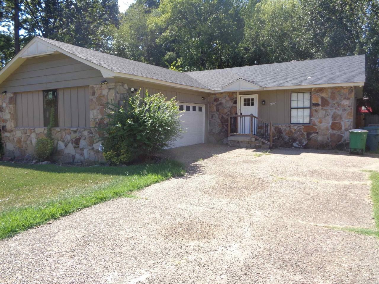 3402 Lehigh Dr - Photo 2 of 21