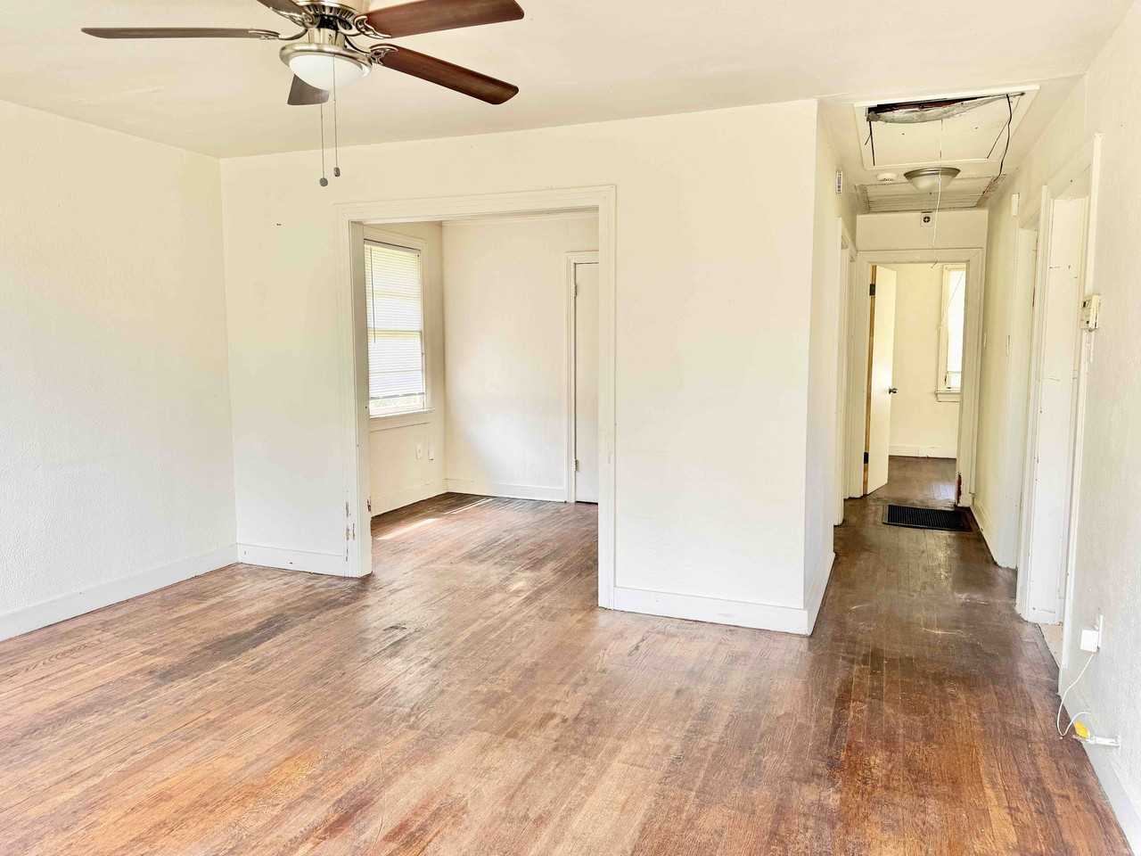 867 N 39th St #1 - Photo 3 of 10