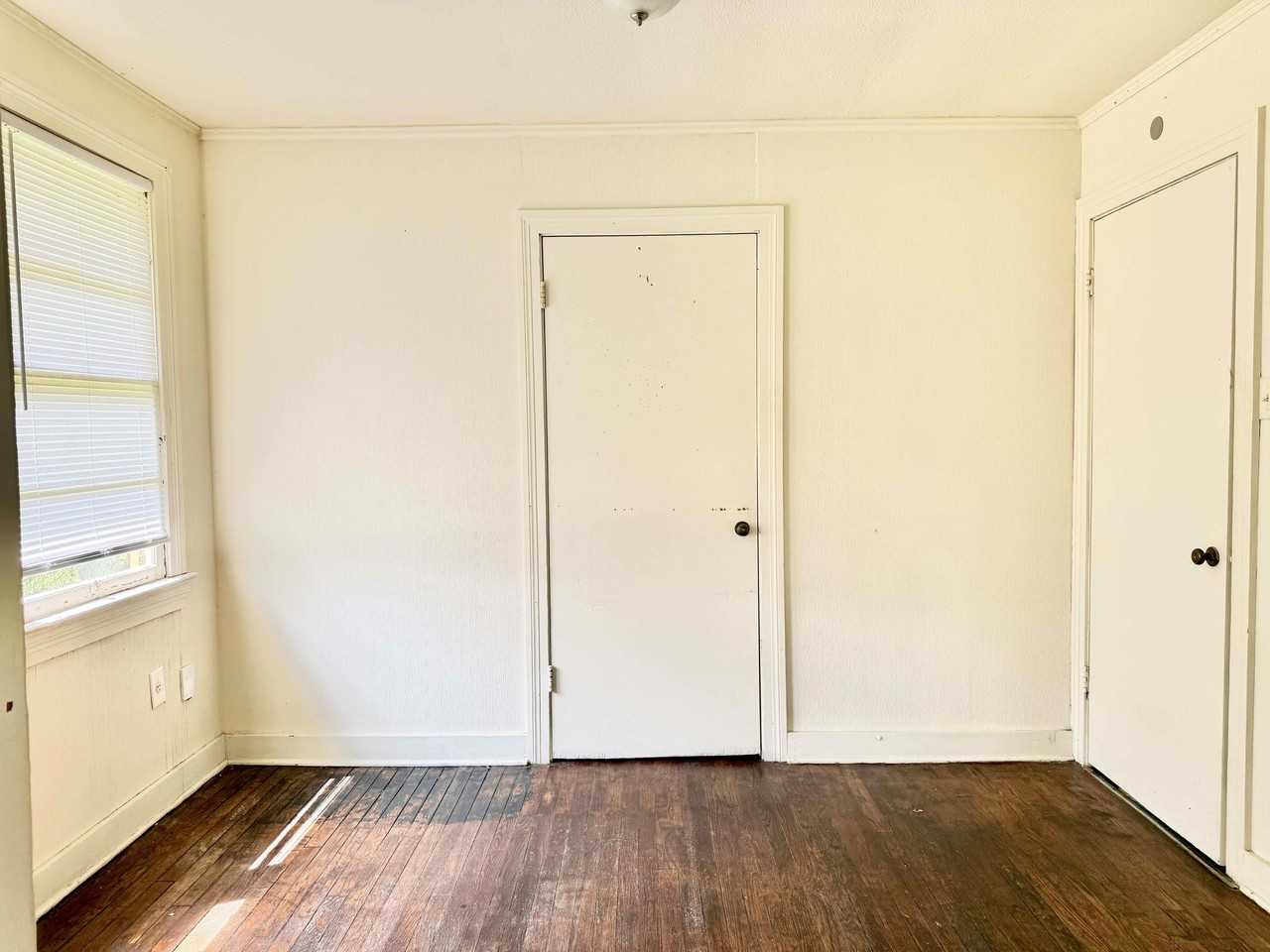 867 N 39th St #1 - Photo 5 of 10