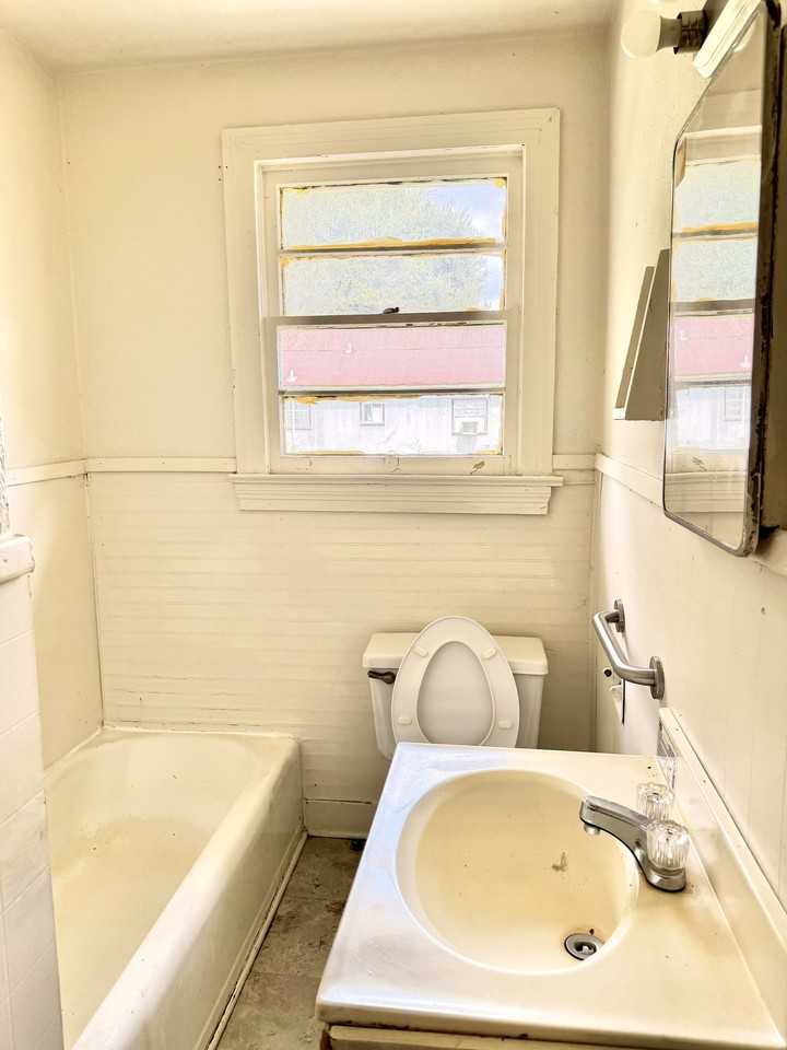 867 N 39th St #1 - Photo 7 of 10