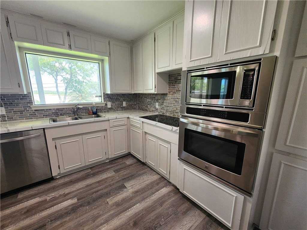 6093 Ennis Joslin Rd - Photo 7 of 26