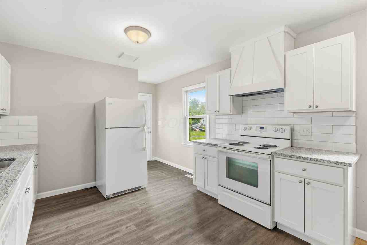 1510 Matthias Dr - Photo 3 of 27