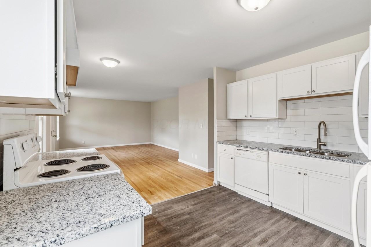 1510 Matthias Dr - Photo 4 of 27