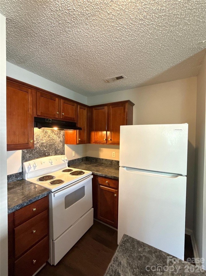1601 Elk Creek Ct - Photo 6 of 18