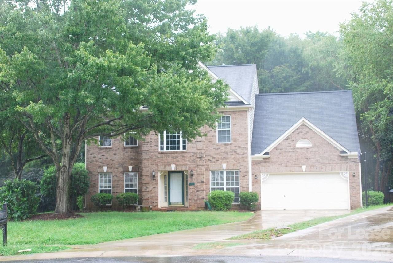 733 Meadow Lake Dr