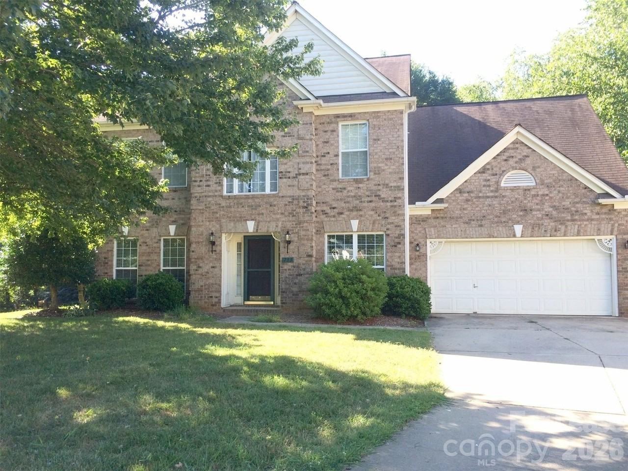 733 Meadow Lake Dr - Photo 2 of 31