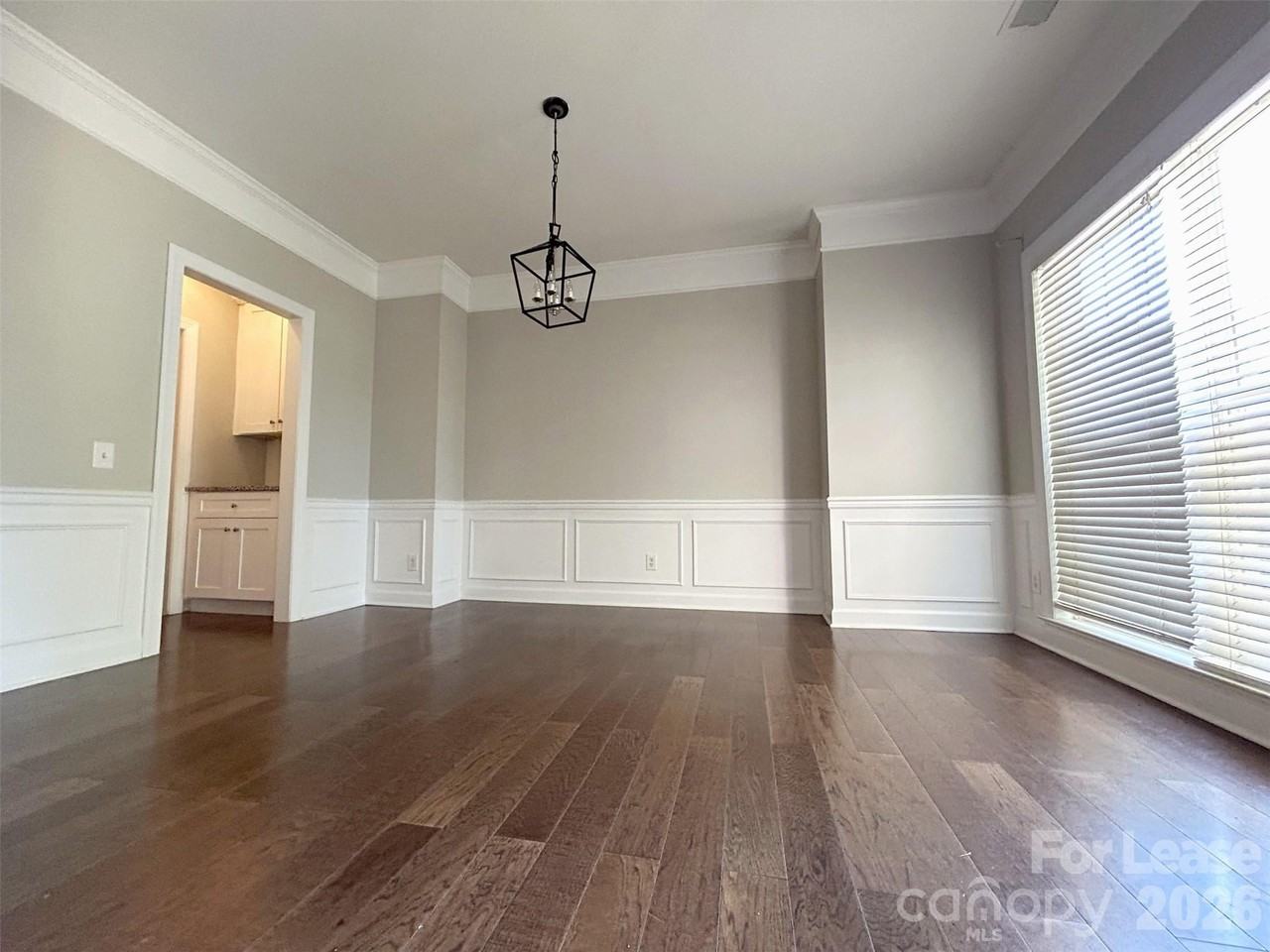 733 Meadow Lake Dr - Photo 3 of 31
